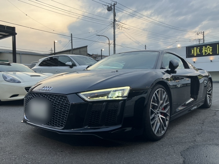 アウディ　R8