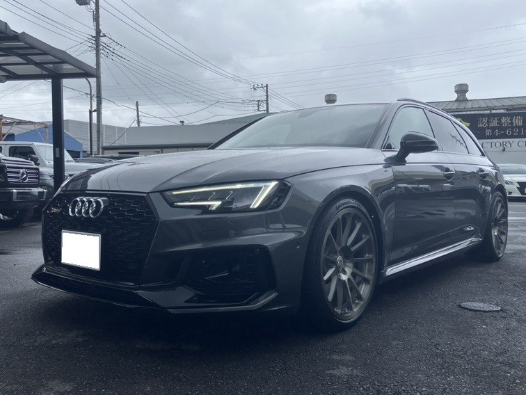 アウディ　RS4アバント